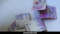 Splendido ragazzo gay che si scopa da solo davanti alla telecamera