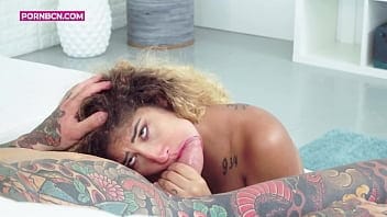 Va in un negozio per un’intervista e fa sesso
