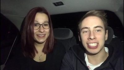 Eva fa un pompino con ingoio a Max Felicitas in macchina
